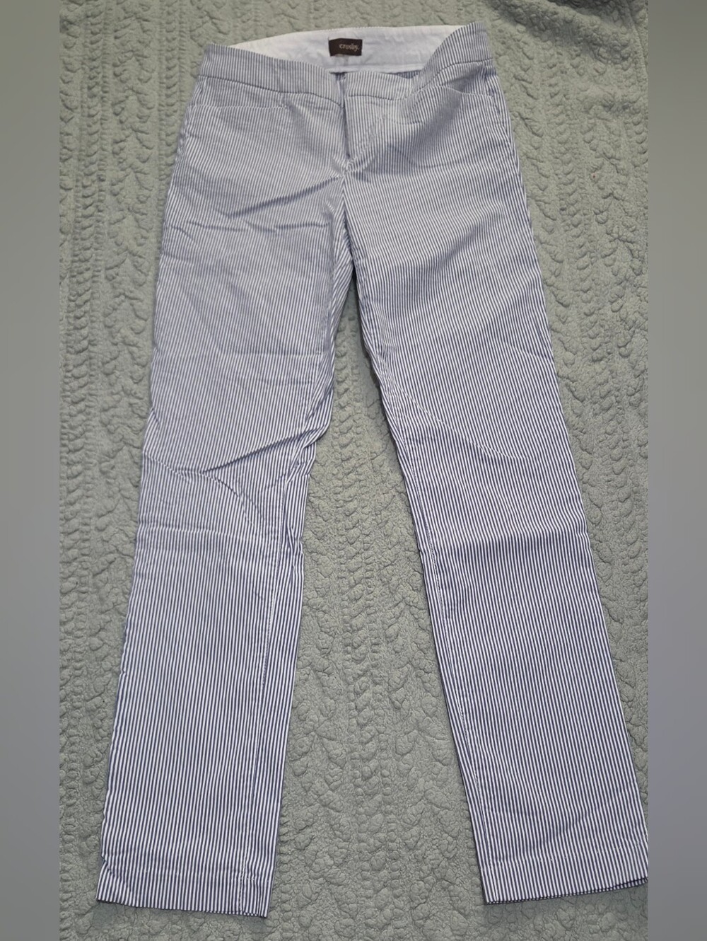 crosby. Blue and White Pinstripe Capris